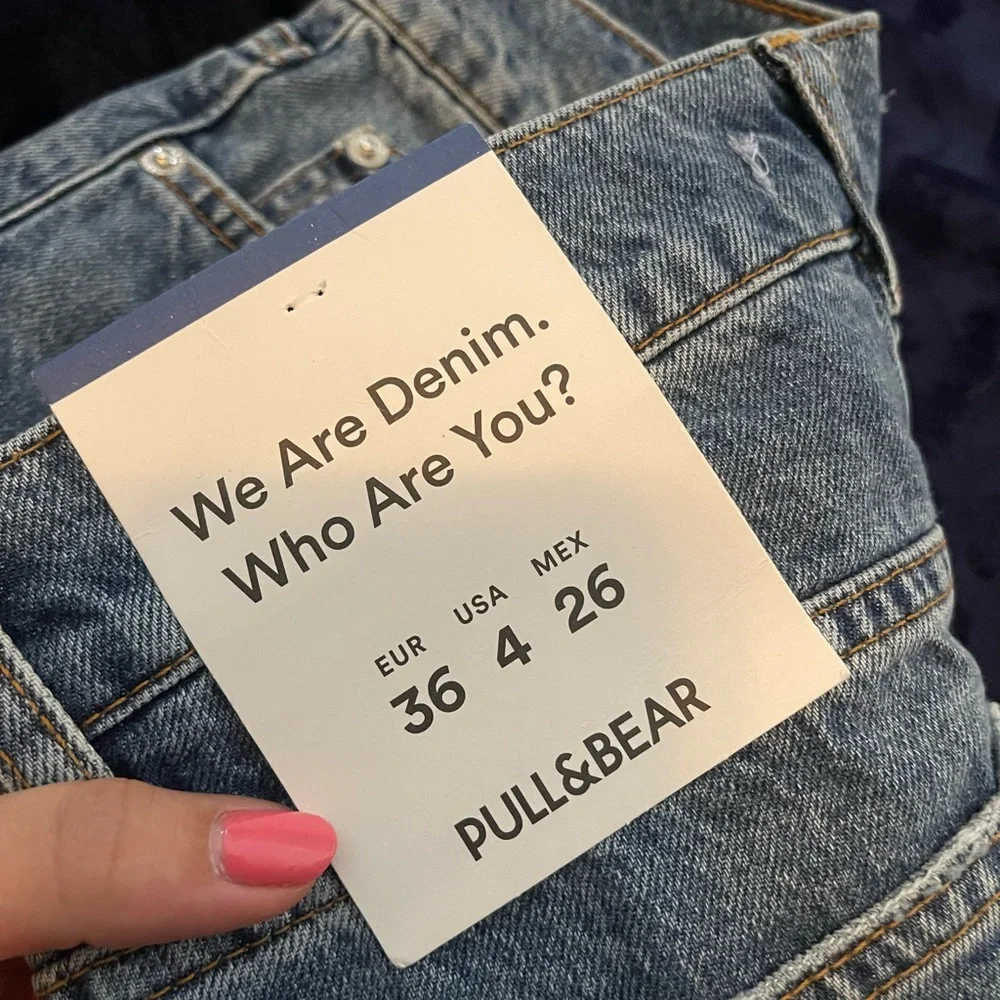 Pull&Bear 90s straight leg jean w/ rips and split hem in blue - Picture 13 of 14